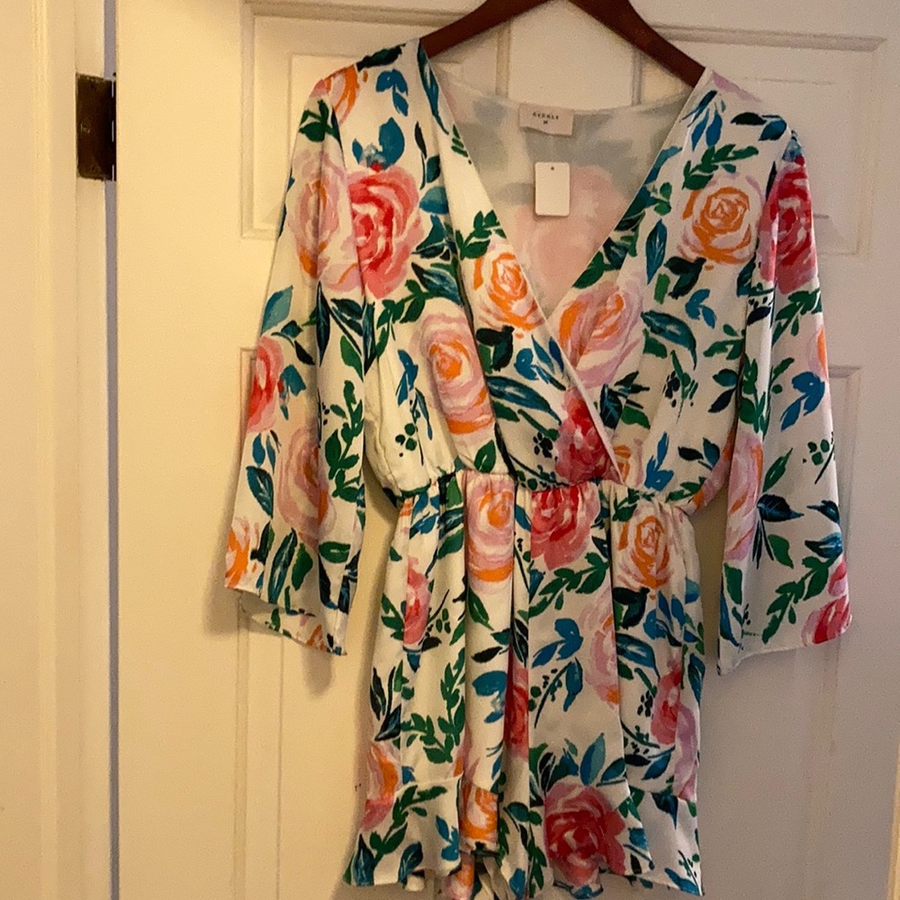 NWT Everly floral romper SZ Medium